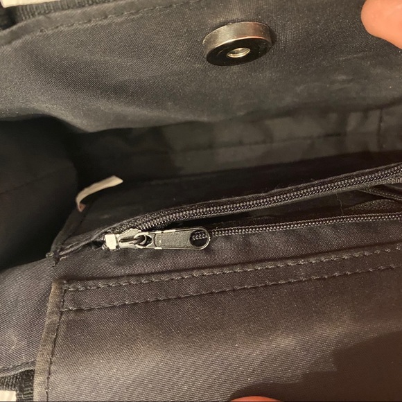 Petite Blk Structured, Textured Handbag - Picture 6 of 9